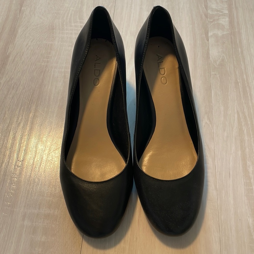 Black Aldo pumps, block heel with minimal metallic detail- size 8.5